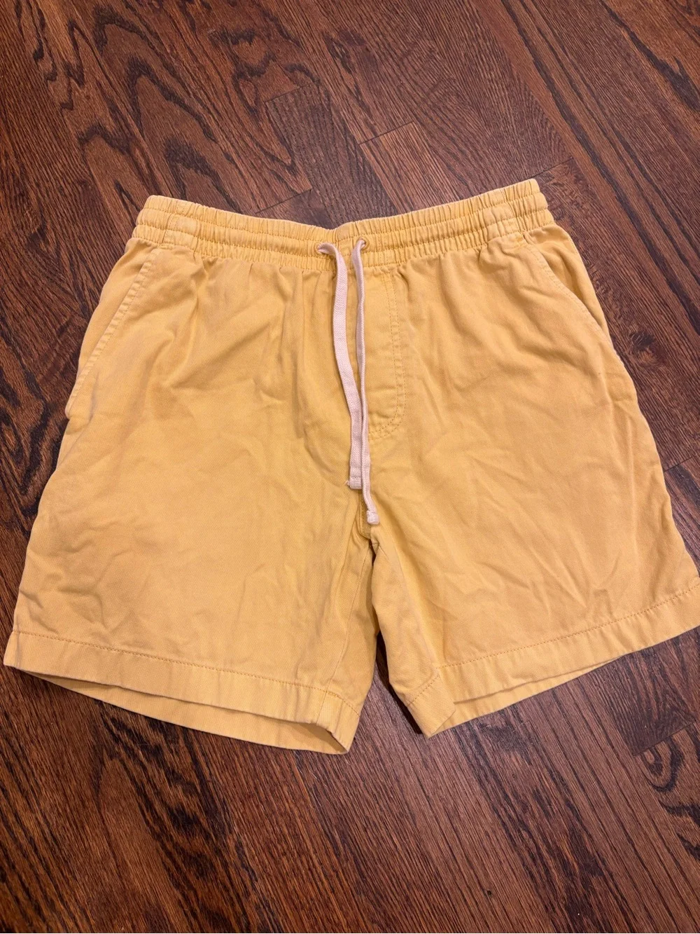 JCREW Garment-Dyed Dock Shorts Pale Yellow Drawstring Pull On Men’s Small EUC